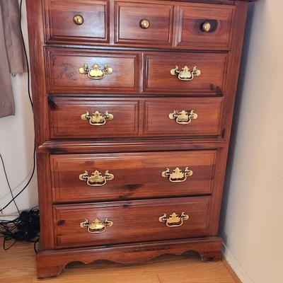 Broyhill Chest Of Drawers