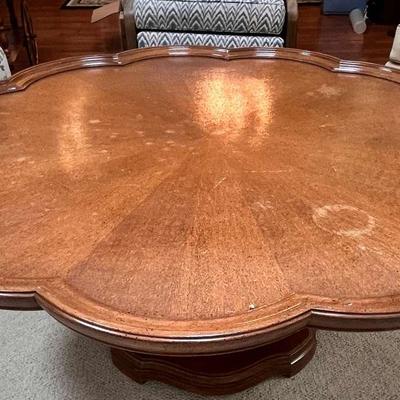 Vintage Scalloped-Edge Pedestal Coffee Table (Mid-Century Traditional Style)