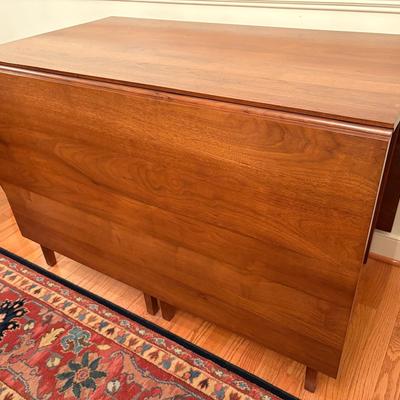 Henkel-Harris Gate Leg Drop Top Table 