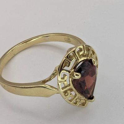 10K Gold & Garnet Ring....Sz 6.5