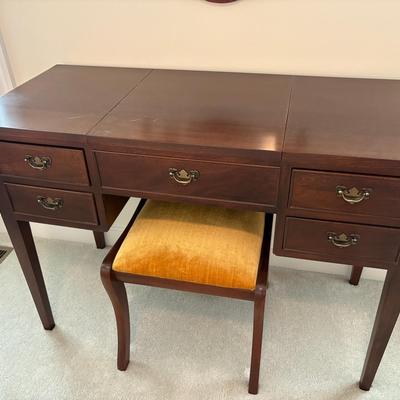 Craftique 4 Drawer Powder Table & Bench