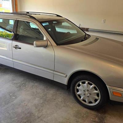 Mercedes Benz 1999 E 320 87k + Miles