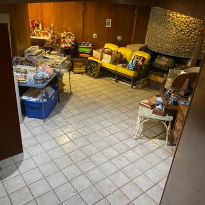 Estate sale photo