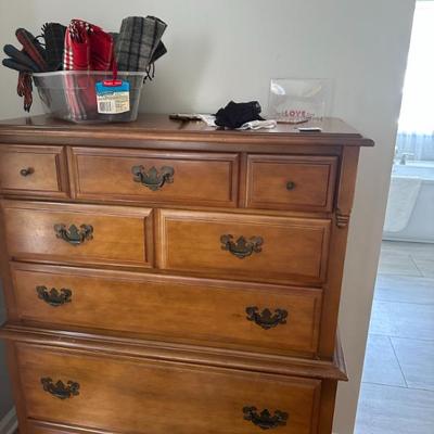 Sale Photo Thumbnail #151: Dresser
