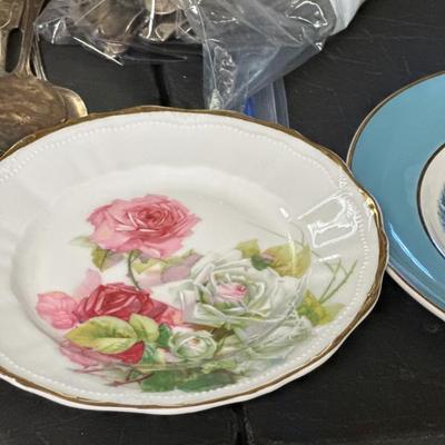 Sale Photo Thumbnail #88: Several collectible plates
