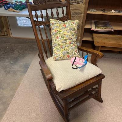 Sale Photo Thumbnail #6: Comfortable old rocker