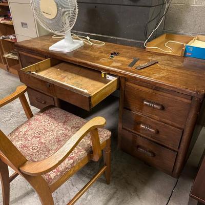 Sale Photo Thumbnail #311: Great vintage desk
