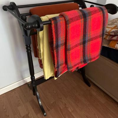 Sale Photo Thumbnail #136: Quilt rack