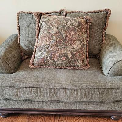 Bernhardt Oversized Chair With Reversible Pillows