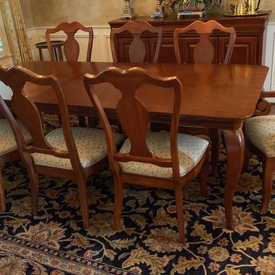 Thomasville Dining Table with 8 Chairs, 2 Leafs & Table Protector