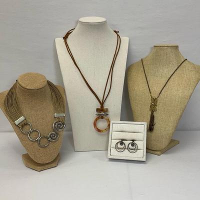 Necklaces & Earrings Costume Jewelry 