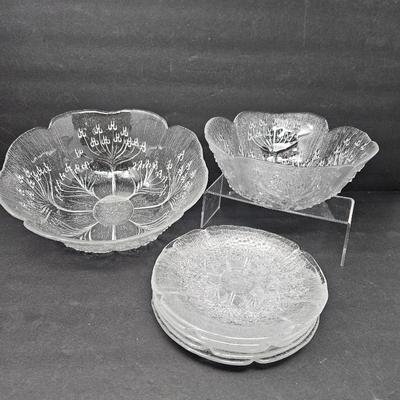  Vintage Clear Glass Flower-Shaped Bowls and Plates Set