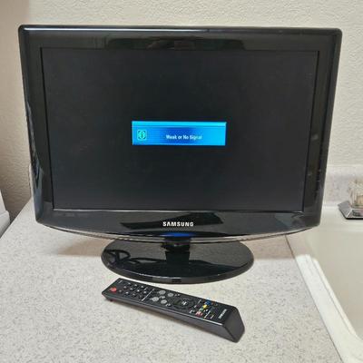  2007 Samsung 19-Inch LCD TV with Remote Control and Stand - Works Fine