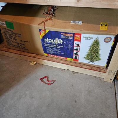  Nine Foot Pre-Lit Christmas Tree in Original Box - Used