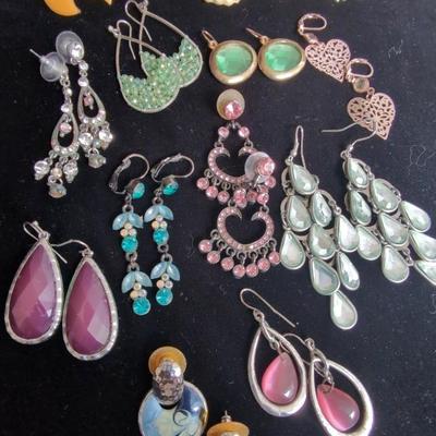 14 Pairs of Colorful Earrings