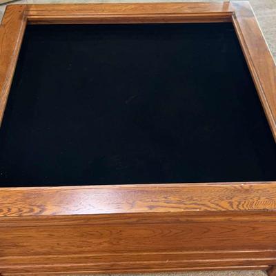 Sale Photo Thumbnail #92: Display Coffee Table