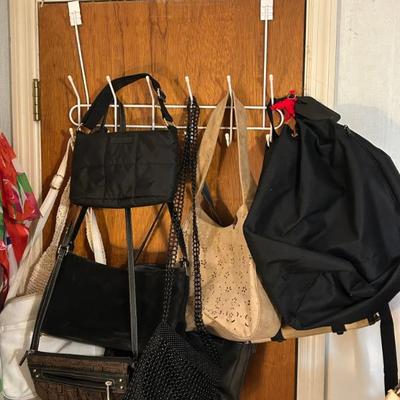 Sale Photo Thumbnail #45: Great Assortment of Ladies Handbags and Purses 