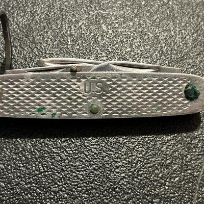 US Military Issued Pocket Knife 