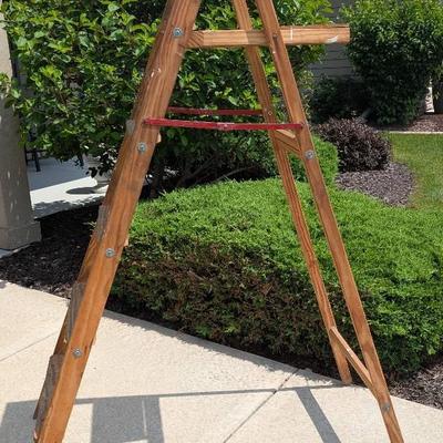 Red Joint Wooden Step Ladder