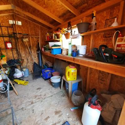 Sale Photo Thumbnail #70: more gardening items