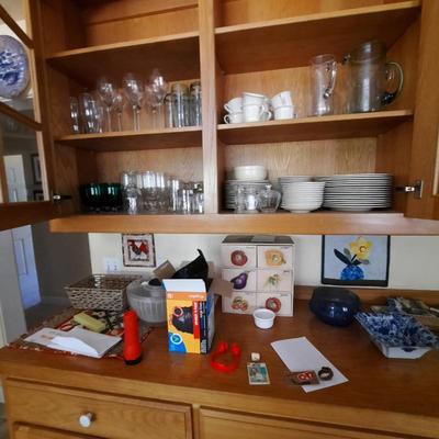 Sale Photo Thumbnail #35: more kitchen items