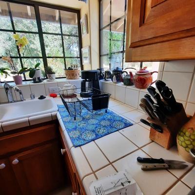 Sale Photo Thumbnail #38: kitchen items and decor