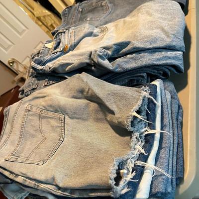 Table of
Jeans. Levi’s & Rustler