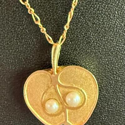 14K Yellow Gold Apple Pendant With Pearls & 18 Inch 14K Gold Necklace - Total Weight 6.4 Grams 