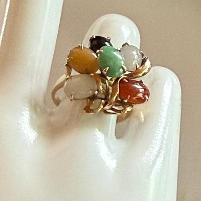 14K Yellow Gold & Multi Color Jade Stone Ring Size 7.25 - Total Weight 4.5 Grams 