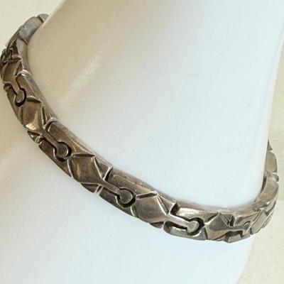 Vintage Mexico Sterling Silver Heavy Link 8 Inch Bracelet - Total Weight 27.54 Grams 