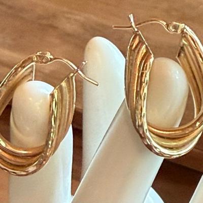 14K Yellow Gold Triple Hoop Earrings Total Weight 3 Grams 