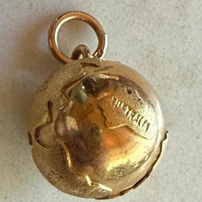 18K Yellow Gold 750 Earth Pendant Charm - Total Weight 6.2 Grams 