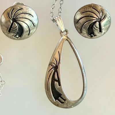 Teme Sterling Silver 18 Inch Necklace With Pendant & Matching Earrings - Total Weight 7.2 Grams 