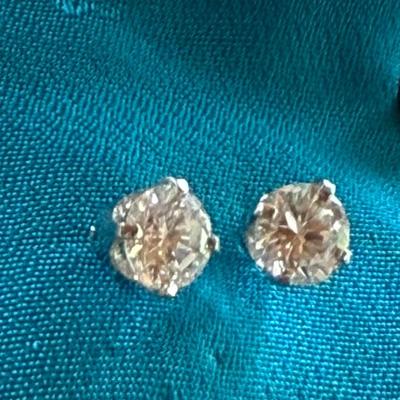 14K White Gold And Diamond Stud Earrings - 1.2 Grams 