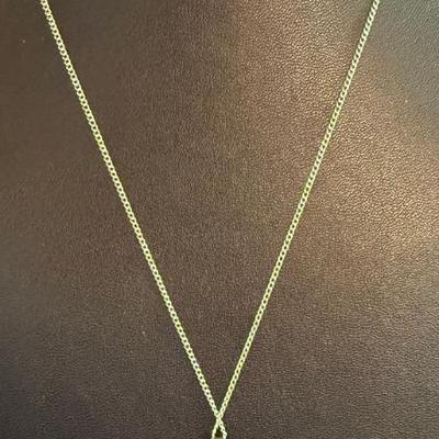Sterling Silver & Malachite 18 Inch Necklace With Pendant - Total Weight 8.2 Grams 