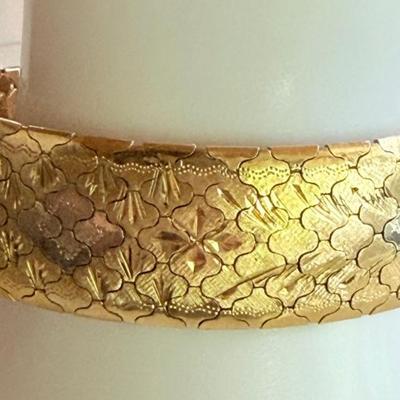 Stunning 1950's 18K Gold Engraved 8 Inch Bracelet - Total Weight 62.45 Grams 