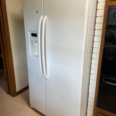 Sale Photo Thumbnail #20: Frig/Freezer/Water/Ice