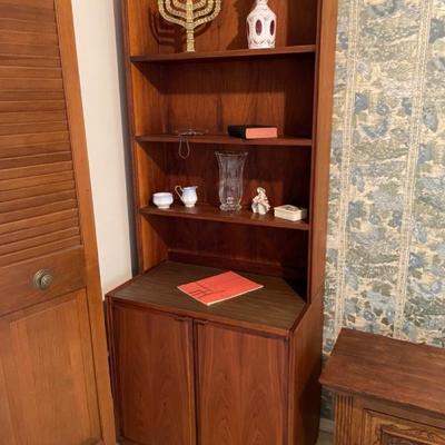Sale Photo Thumbnail #5: MCM Hutch Bookcase
