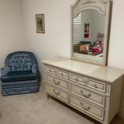 Sale Photo Thumbnail #9: French Provincial Dresser with Mirror