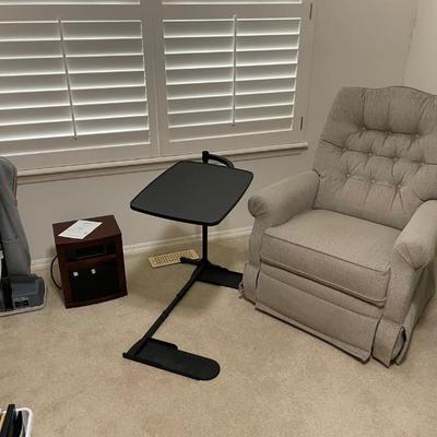 Sale Photo Thumbnail #71: Nice Lazy Boy Manuel Recliner