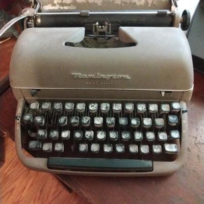 Sale Photo Thumbnail #43: Vintage Remington typewriter