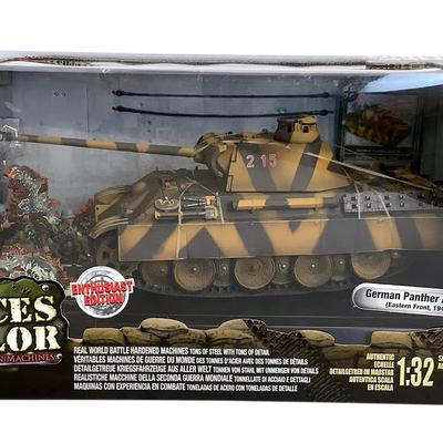 EILY221 NIB Forces Of Valor German Panther Ausf. G Tank