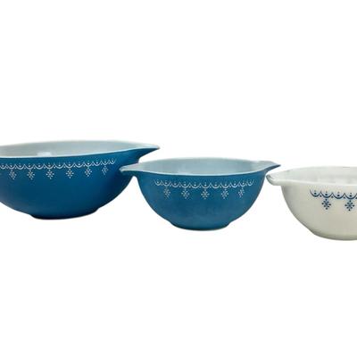 Vintage Blue Snowflake Garland, Pyrex Bowl Trio