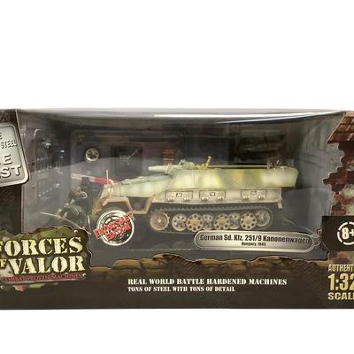EILY223 Forces Of Valor 1:32 German Sd Kfz. 251/9 Kanonenwagen 
