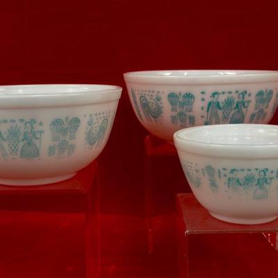 Vintage Pyrex Amish Butterprint Nested Mixing Bowls