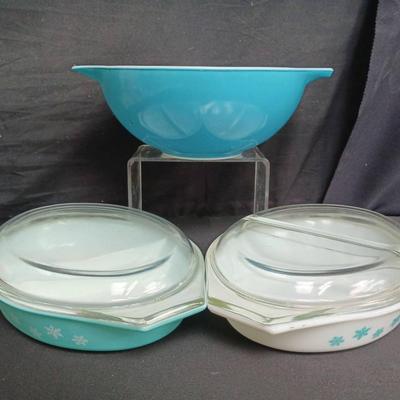 Vintage Pyrex "Blue Horizon" Mixing Bowl and "Snowflake" Casserole Dishes