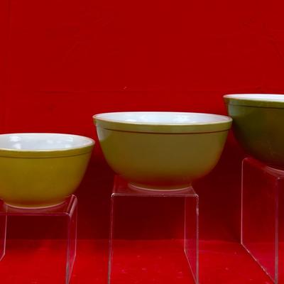 Vintage Pyrex Nesting Mixing Bowls  