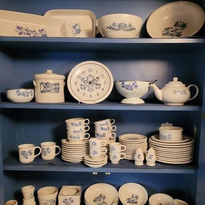 Pfaltzgraff "Yorktowne" Dishes & Accessories 