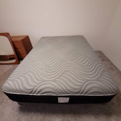 Sealy Queen Bed