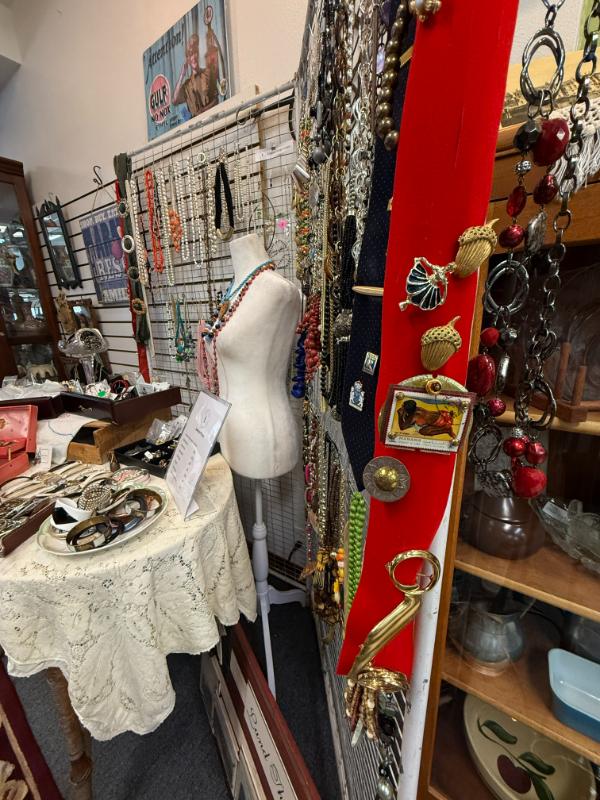 Sale Photo Thumbnail #33